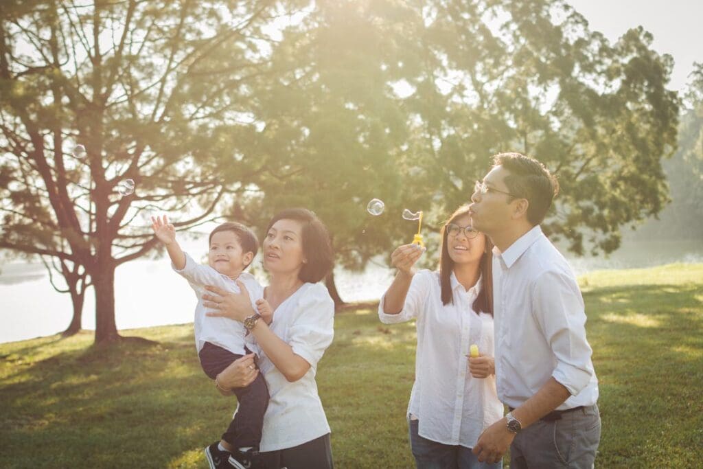family of 4 lifestyle outdoor photography